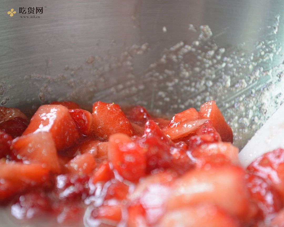 火爆韩国超Fresh的草莓鲜牛乳（不用熬草莓酱版本）的做法 步骤5