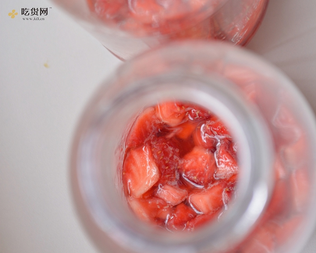 火爆韩国超Fresh的草莓鲜牛乳（不用熬草莓酱版本）的做法 步骤7