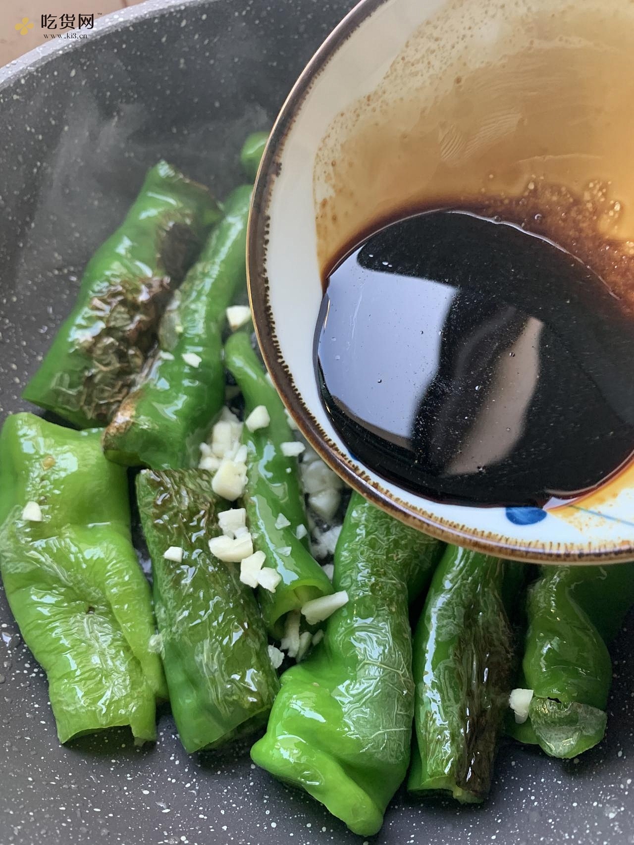 5分钟搞定‼️超下饭又好吃的虎皮青椒?的做法 步骤4