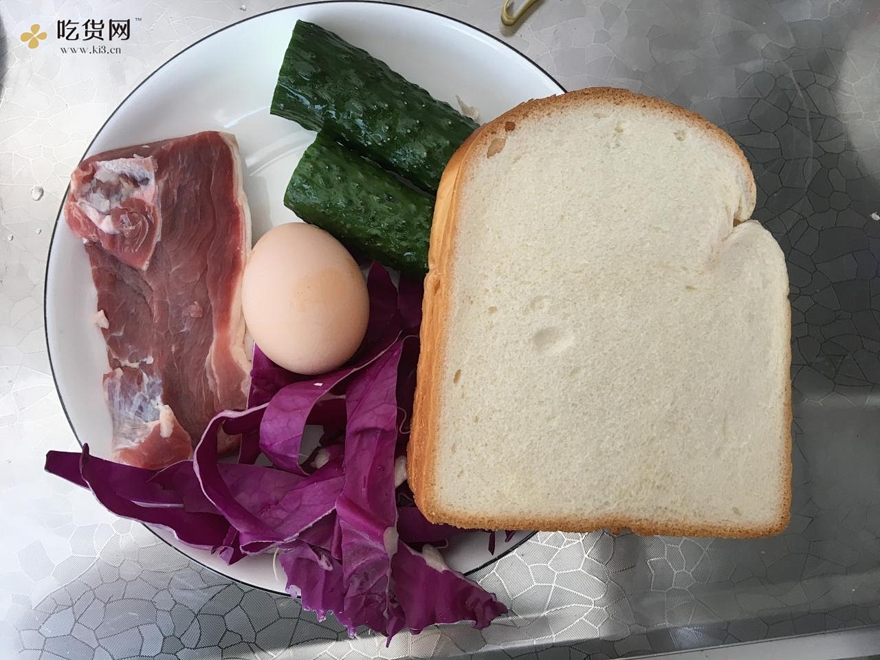 健康低卡三明治—牛肉煎蛋蔬菜三明治的做法 步骤1