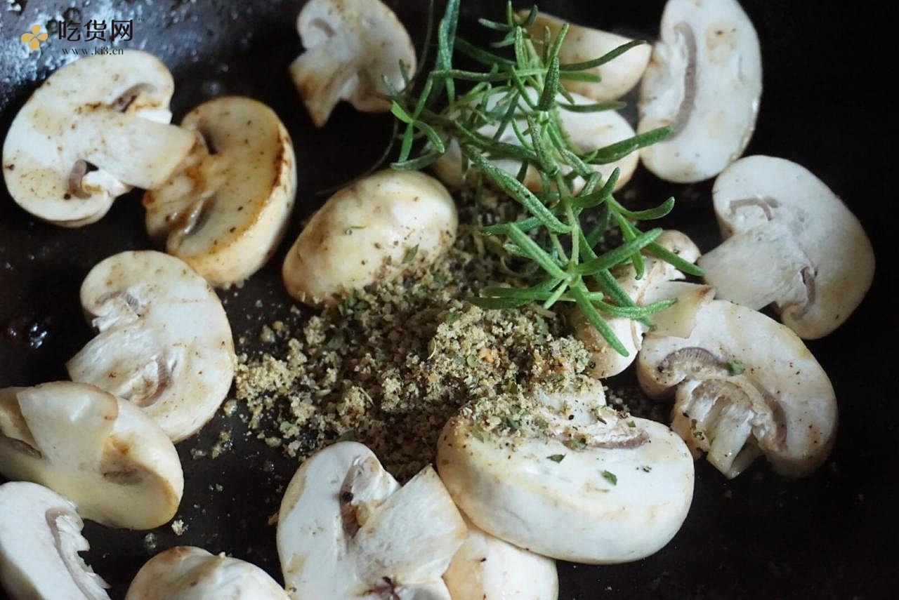 简单快手牛排配菜——红酒蘑菇的做法 步骤7