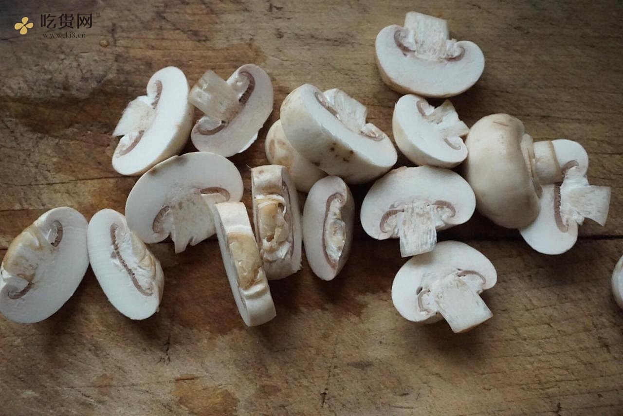 简单快手牛排配菜——红酒蘑菇的做法 步骤1
