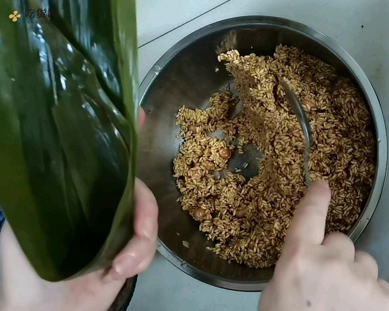 不用泡米，不用腌肉的花生米鲜肉粽（附视频零失败教学）的做法 步骤8