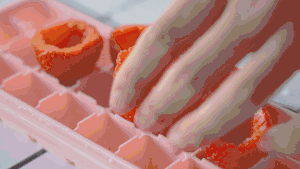 草莓炼奶冻的做法 步骤2