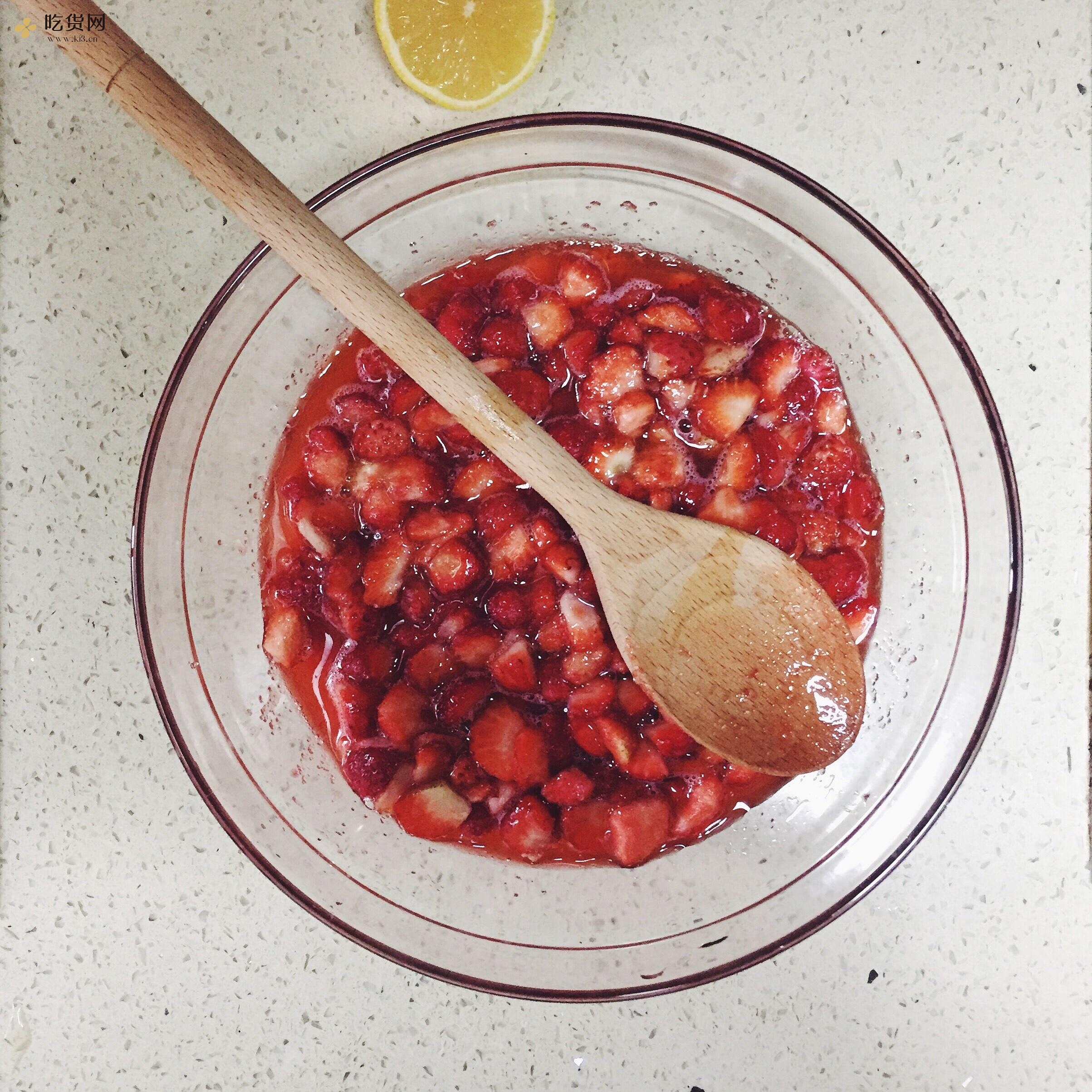 如何熬出一罐颜值爆表的草莓果酱的做法 步骤2