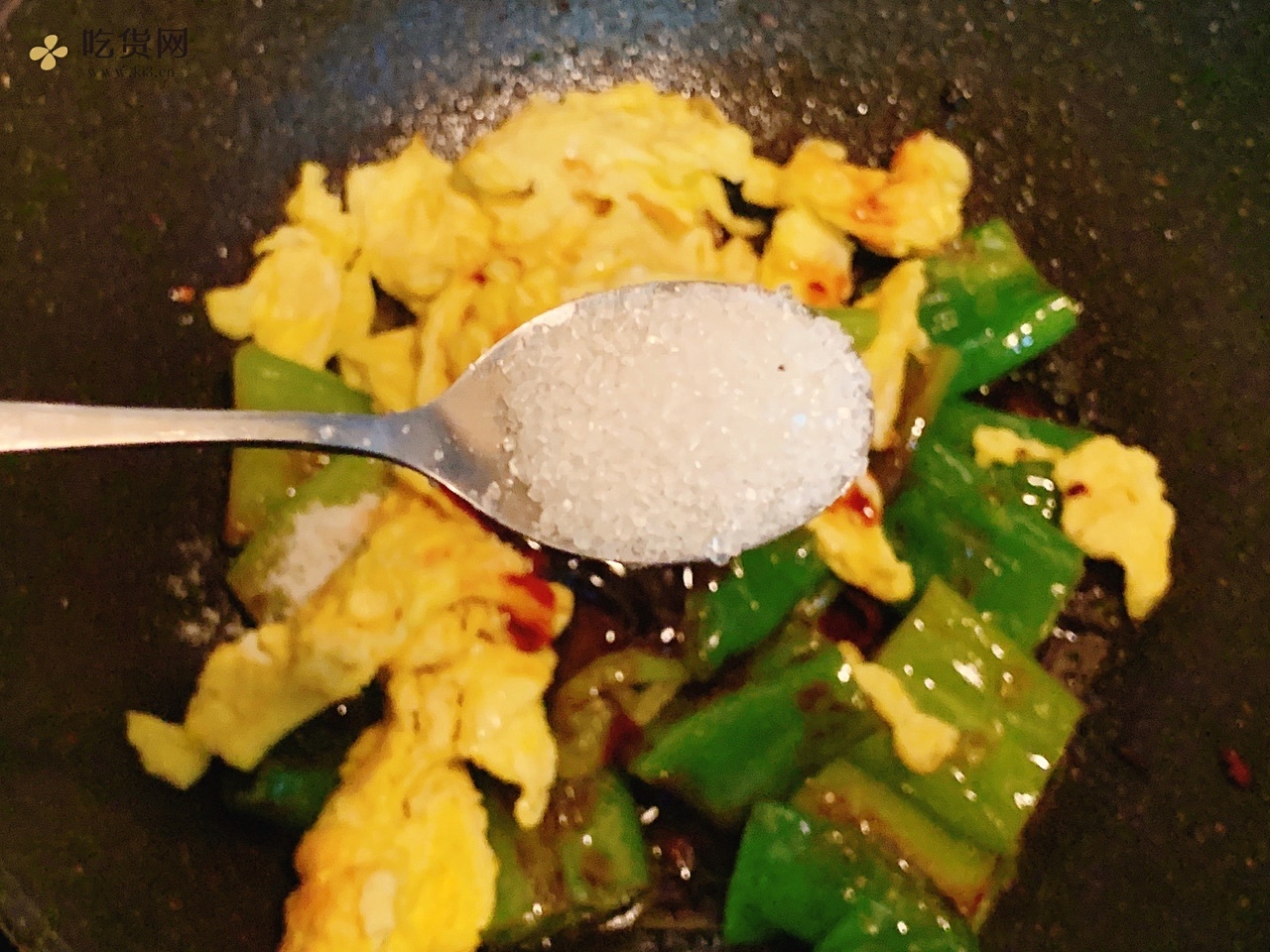 超级下饭的虎皮青椒炒鸡蛋，香辣入味的做法 步骤10