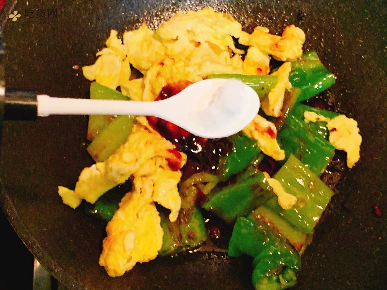 超级下饭的虎皮青椒炒鸡蛋，香辣入味的做法 步骤9