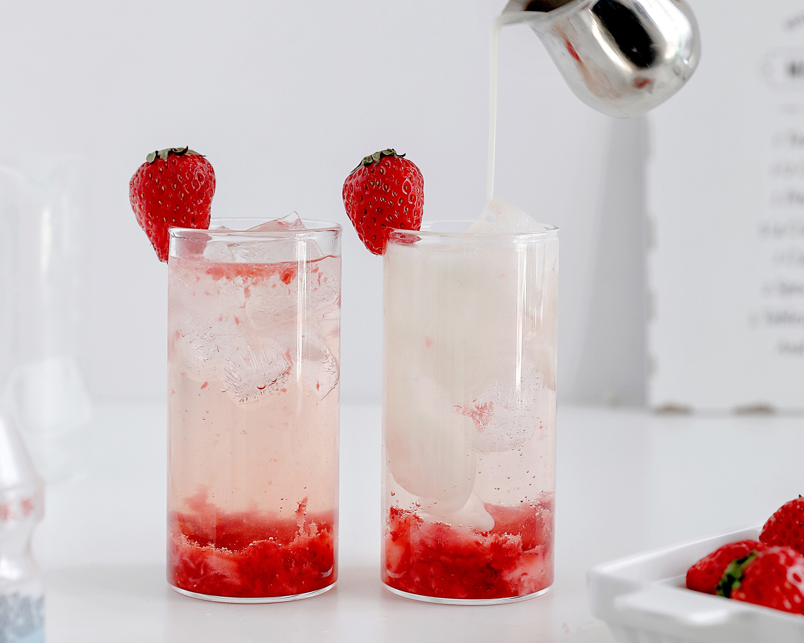 简易颜值高的「草莓饮品」的做法 步骤2