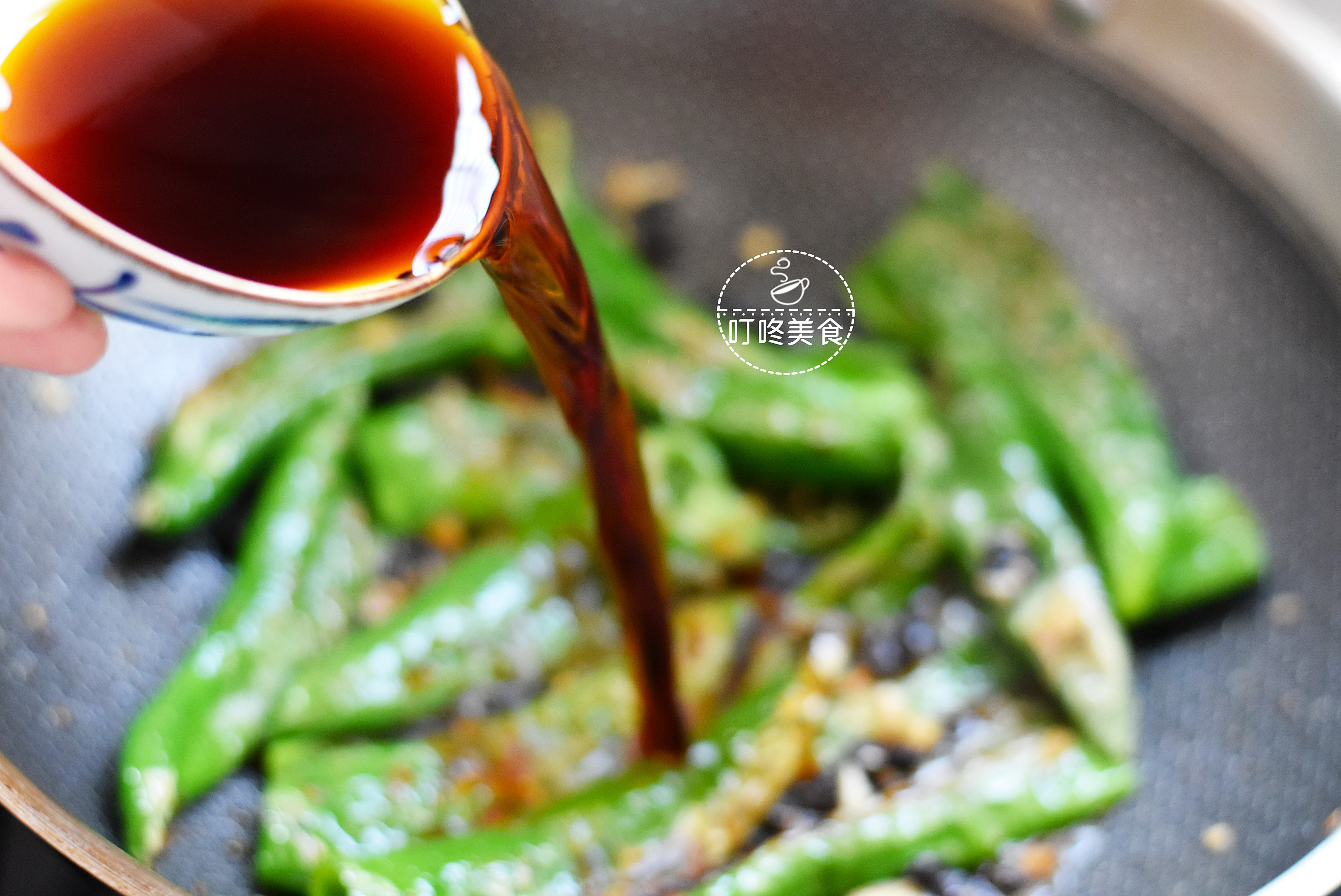 超下饭的虎皮青椒，加点豆豉太香了，做法简单的做法 步骤6