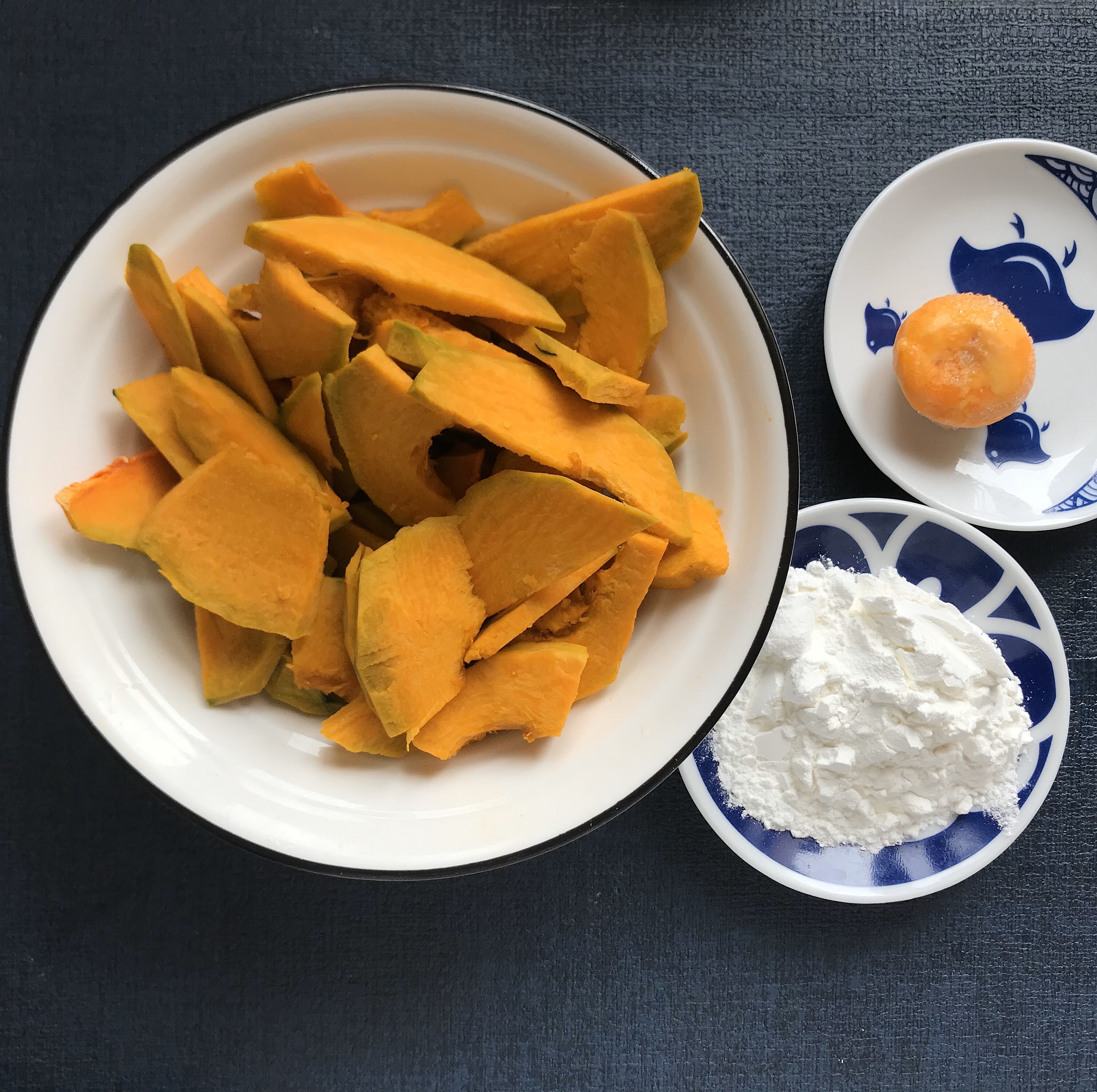 低卡 蛋黄焗南瓜-快手咸甜减肥餐的做法 步骤1