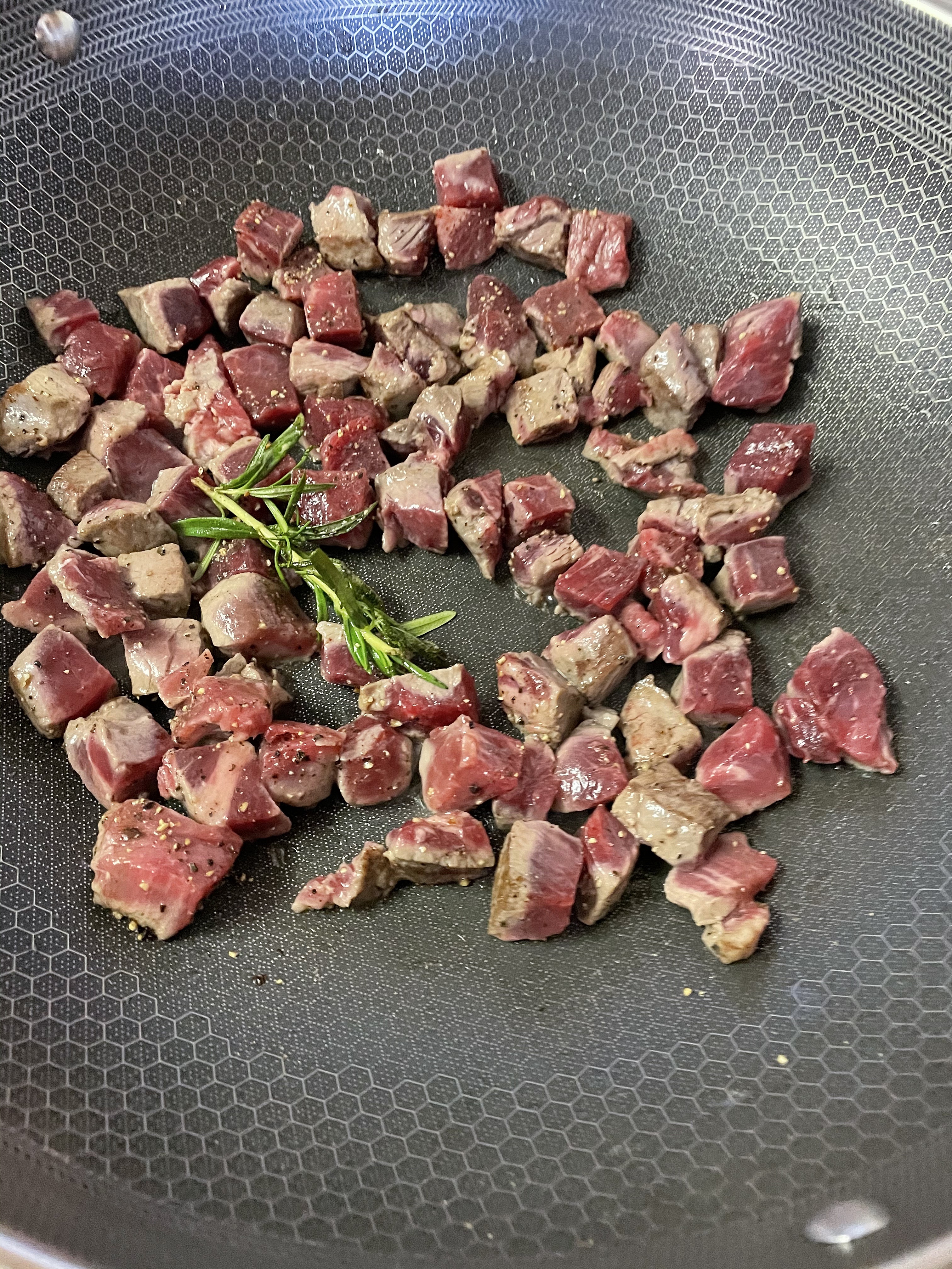 黑椒洋葱牛肉粒的做法 步骤3