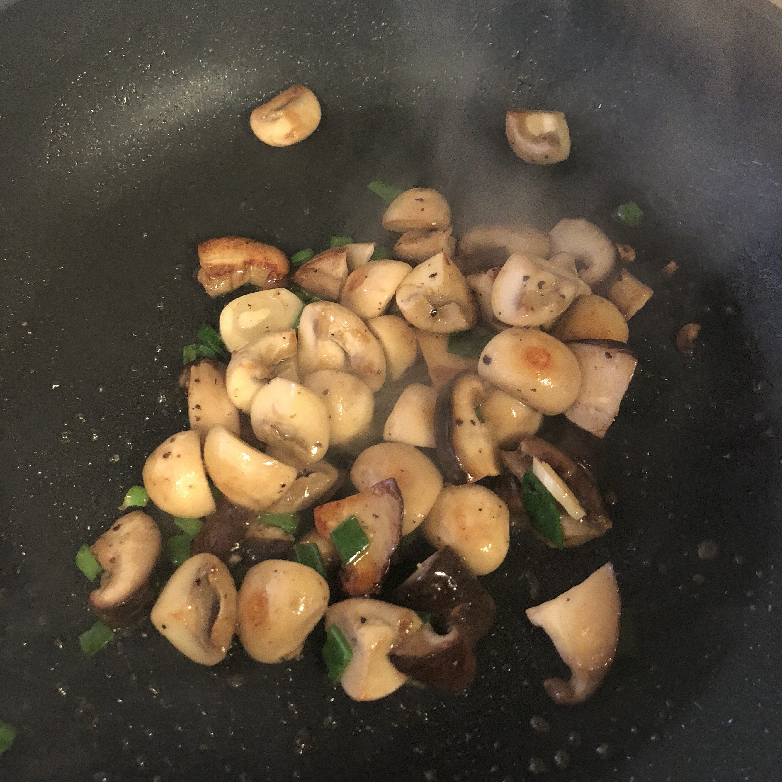 香煎牛排佐黄油双菇，低脂营养鲜香四溢的做法 步骤8