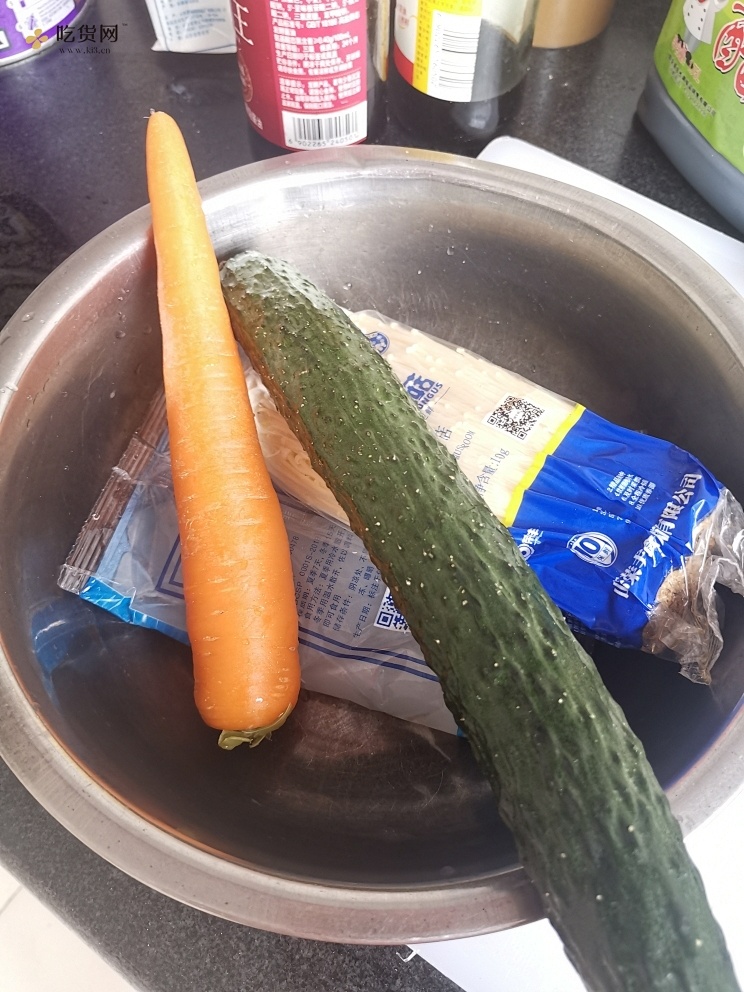 夏日减肥餐—黄瓜大拉皮的做法 步骤1