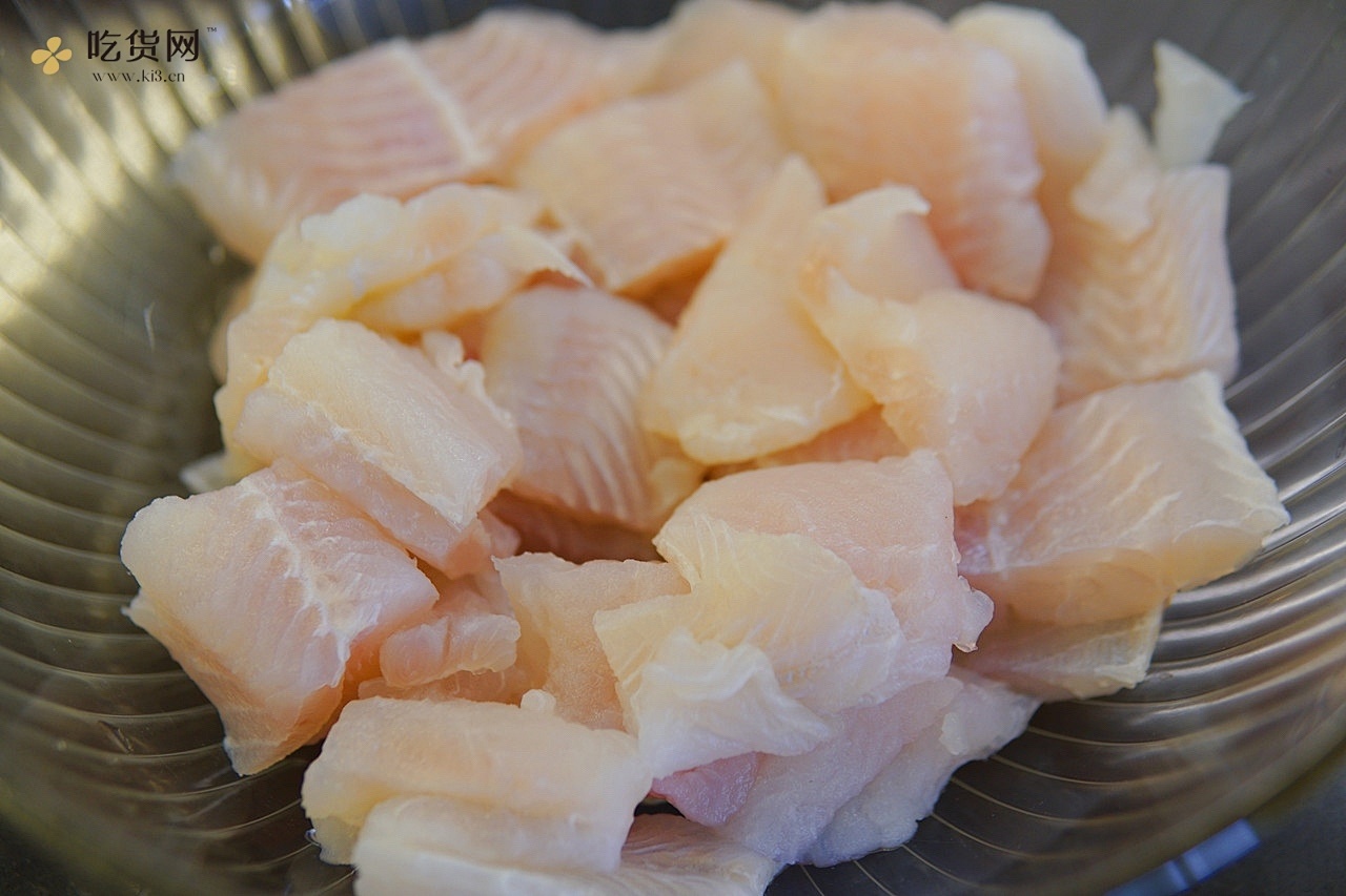 家庭版酸菜鱼（巴沙鱼片）   各种配菜的做法 步骤1