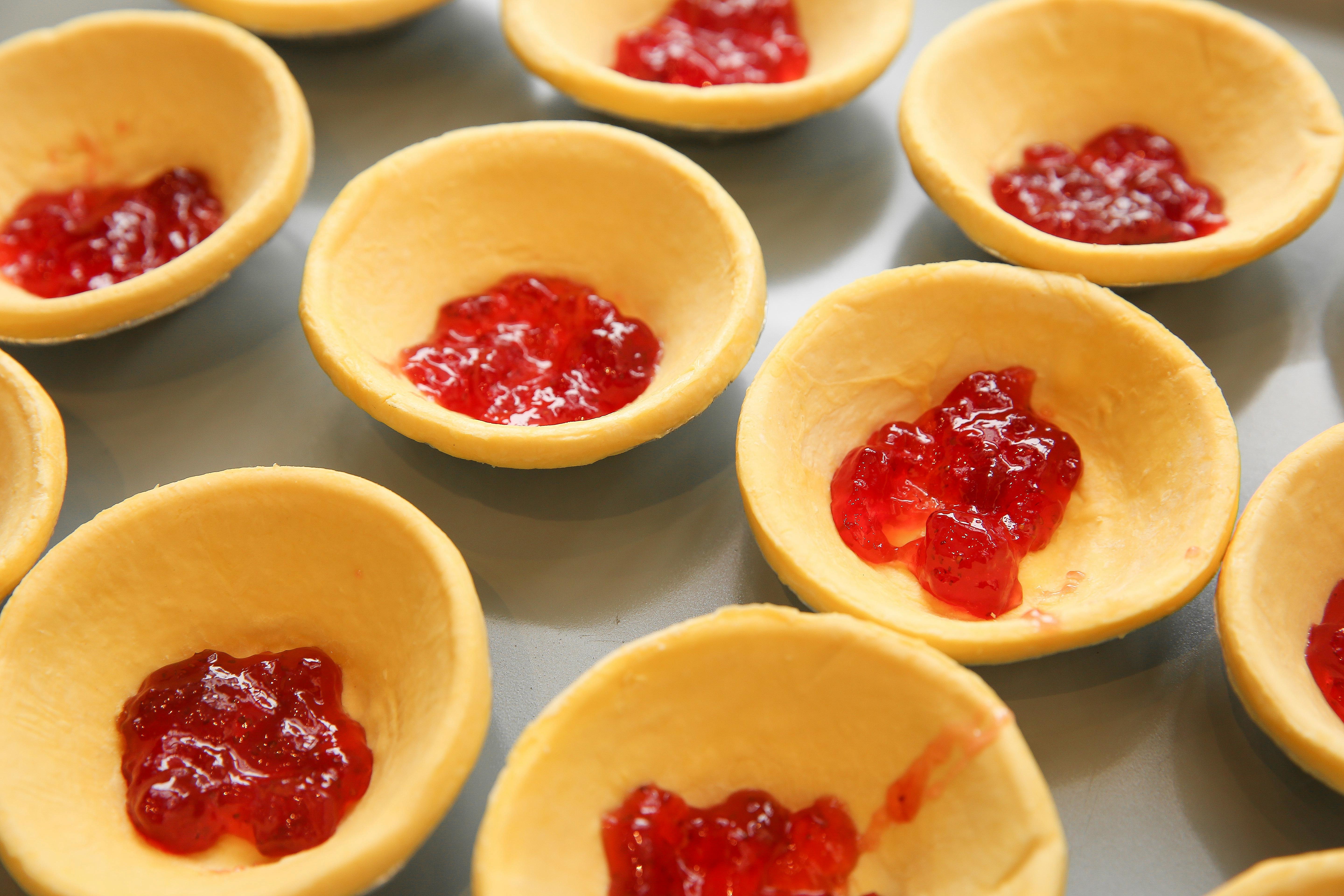 不可错过的草莓蛋挞，适合懒人超简单！的做法 步骤6