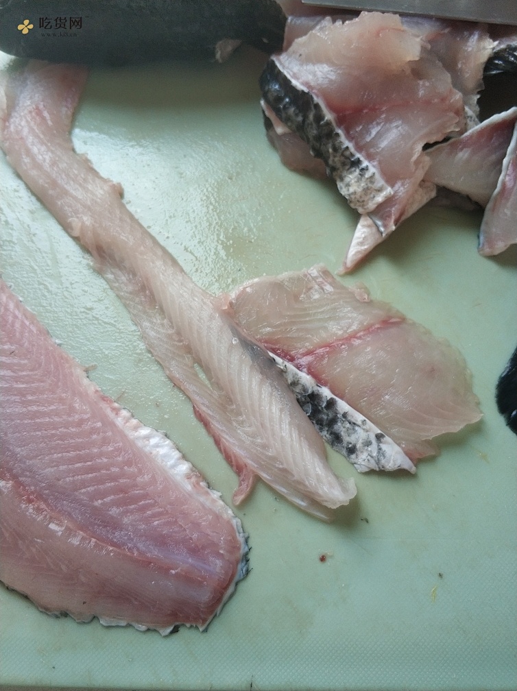 酸菜鱼黑鱼无刺处理方法的做法 步骤2
