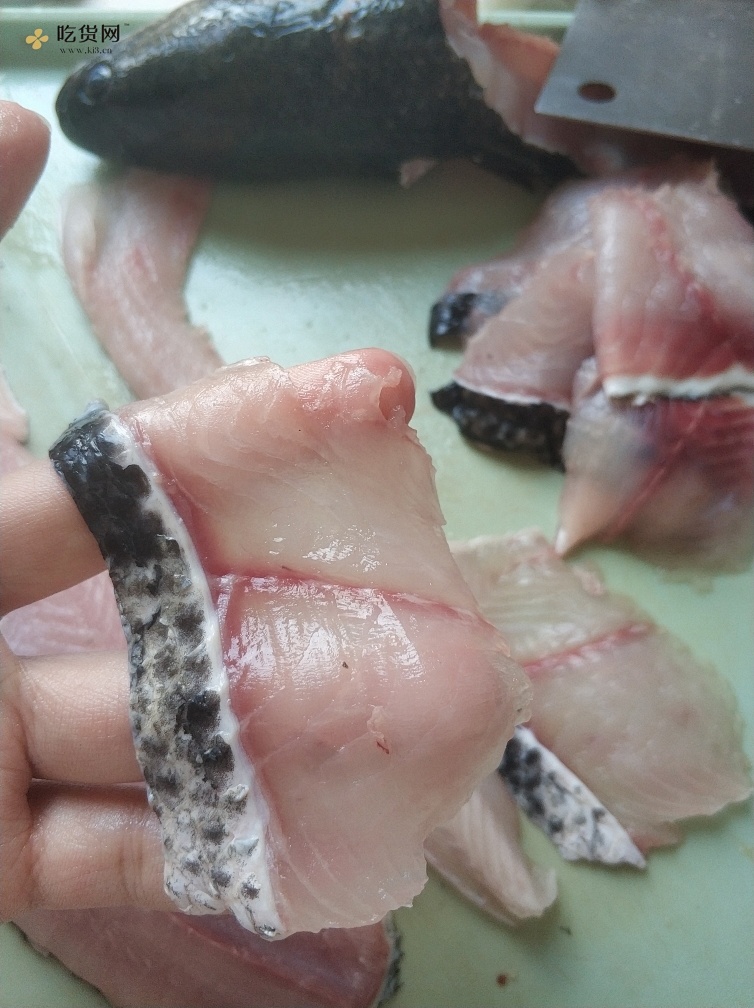 酸菜鱼黑鱼无刺处理方法的做法 步骤3