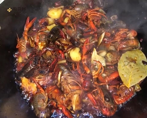 家庭版麻辣小龙虾/主食配菜满满一锅出（视频食谱）的做法 步骤8