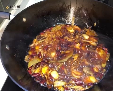 家庭版麻辣小龙虾/主食配菜满满一锅出（视频食谱）的做法 步骤7
