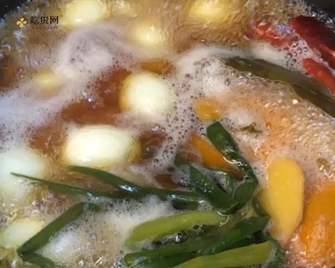 家庭版麻辣小龙虾/主食配菜满满一锅出（视频食谱）的做法 步骤1