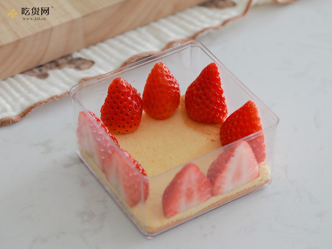 冬日限定甜品?草莓盒子蛋糕&草莓鲜牛乳的做法 步骤15